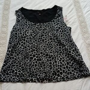Elegant Black and White Patterned Tank Top